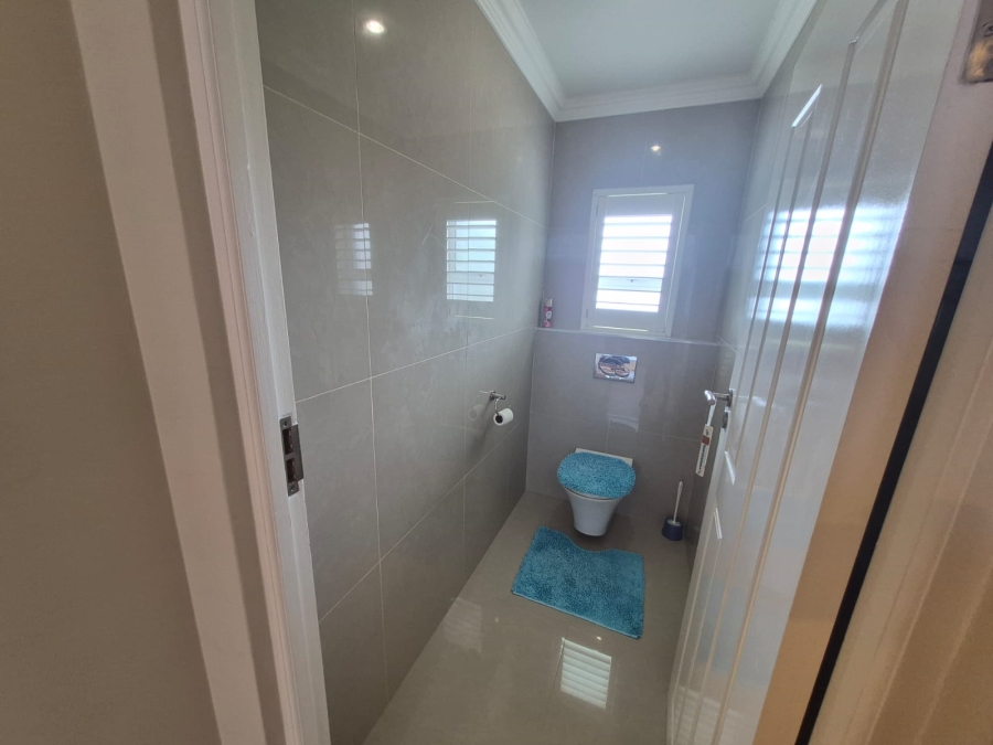 3 Bedroom Property for Sale in Boggomsbaai Western Cape